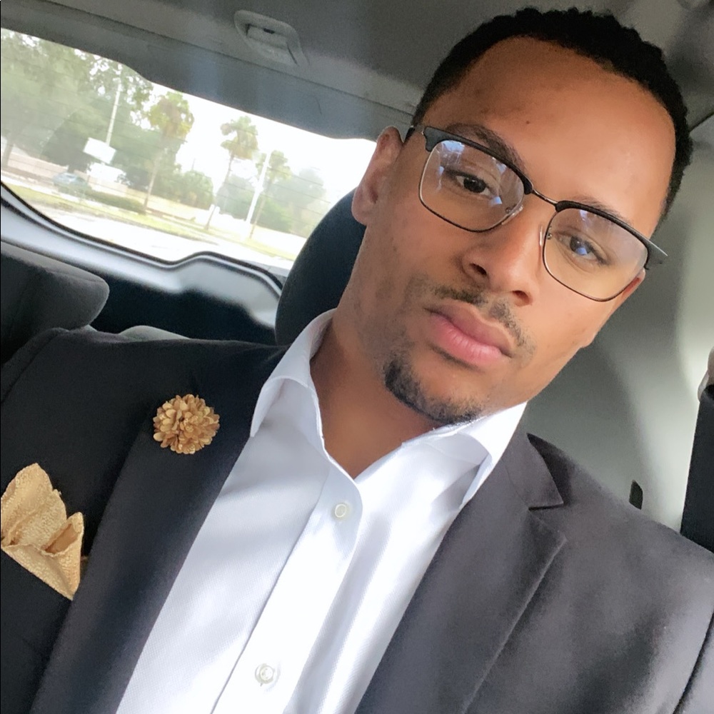 Meet your Posher, Enio